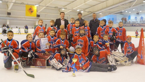 В Боброве прошел турнир по хоккею среди детских команд