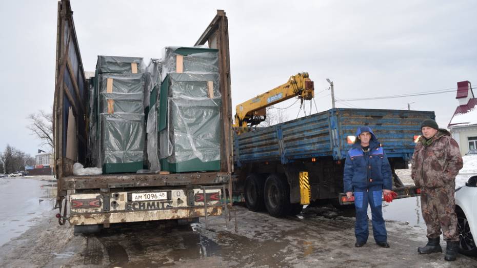 В Рамонский район поступили 210 контейнеров для сбора ТКО