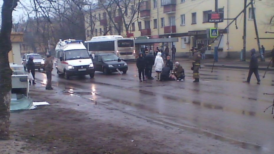 В Воронеже Renault сбил 2 пешеходов