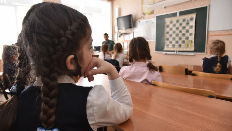 Воронежских родителей с детьми пригласили на чемпионат по русским шахматам