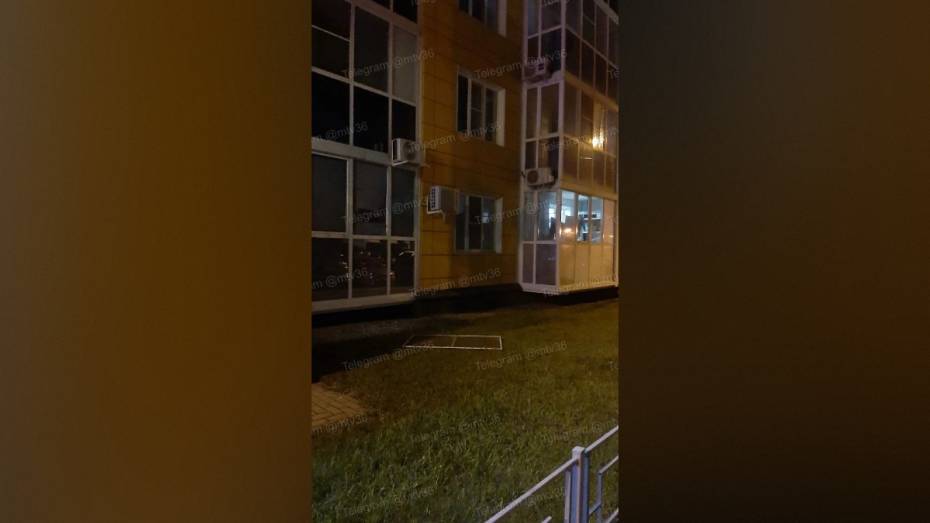 В Воронеже неадекватный окровавленный мужчина залез в квартиру многоэтажки через балкон