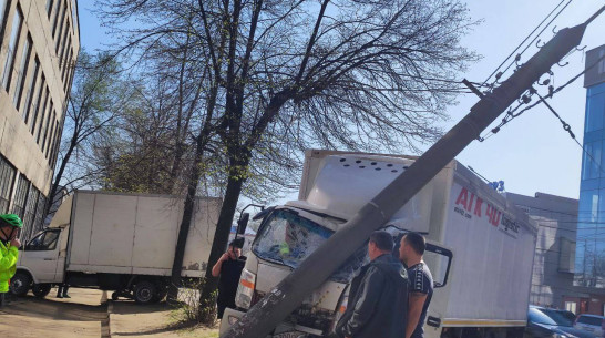 Воронежец устроил ДТП с 7 машинами на проспекте Труда и попал в больницу