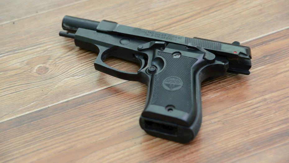 Четвероклассник из Воронежа принес в свою школу пистолет