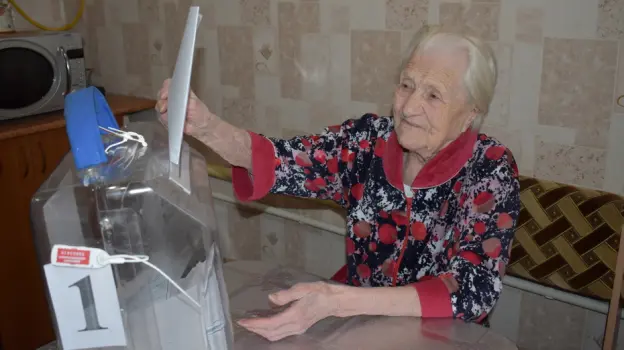 На выборах Президента РФ проголосовала 100-летняя участница ВОВ из Воронежской области
