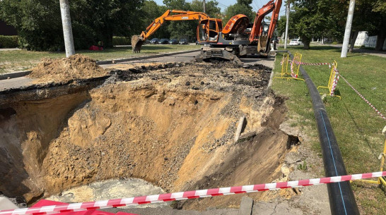 Устранение коммунальной аварии в Левобережном районе Воронежа продолжается уже 3 дня