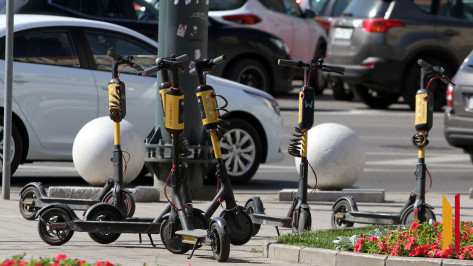 До 20 км/ч ограничили скорость движения самокатов в Воронеже