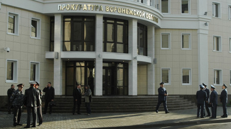 Сотрудники воронежской прокуратуры лишили полномочий члена Совета депутатов