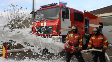 Пожарные лискинского села Средний Икорец получили новый автомобиль МАЗ