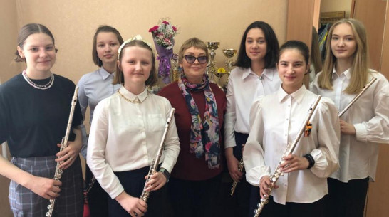 Юные семилукские флейтисты стали лауреатами проходившего во Франции международного конкурса