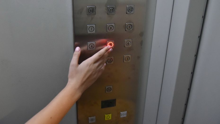 Лифты заменят в 13 многоэтажках Воронежа