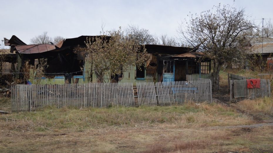 Пожар в доме многодетной семьи в Воронежской области. Как разошлись две версии ЧП