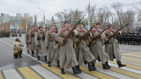 Мэр Вадим Кстенин объявил о проведении реконструкции парада 1941 года в Воронеже