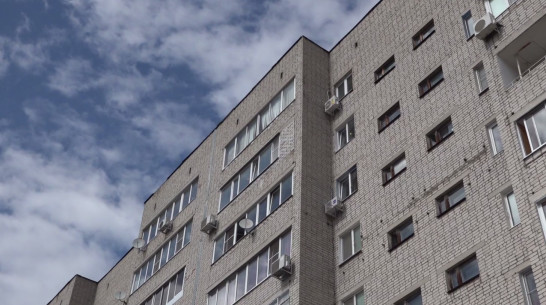 Воронежские полицейские спасли пенсионера с галлюцинациями, который мог выпасть из окна