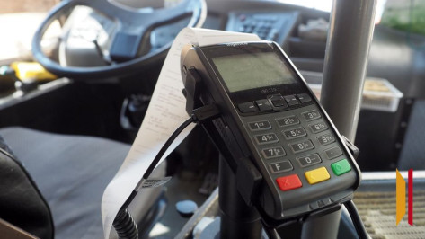 Воронежцы не могут оплатить проезд картой в автобусах утром 11 июля