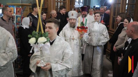 Пасхальное богослужение в Благовещенском соборе: фоторепортаж РИА «Воронеж»