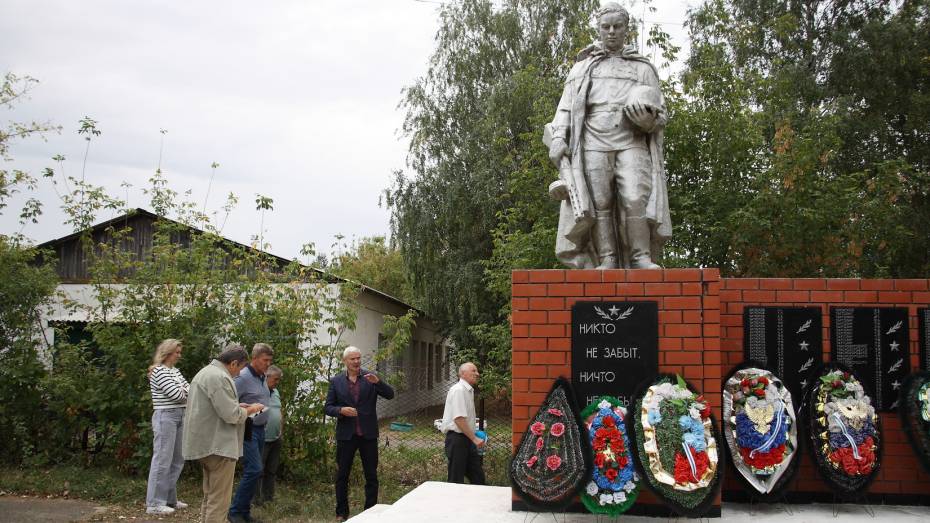 Ревизия памяти. Комиссия под руководством советника губернатора проверила состояние мемориалов в Каменском районе