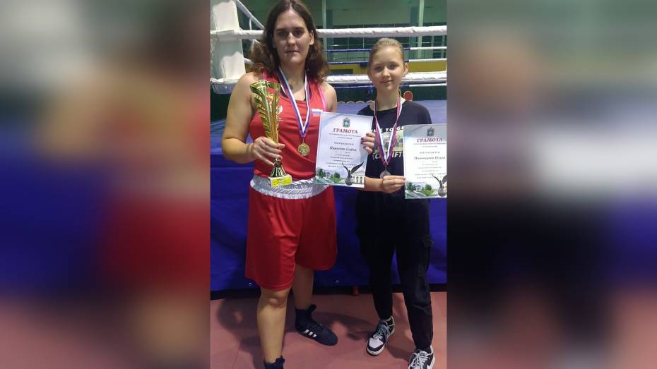 Бутурлиновские спортсменки взяли «золото» и «бронзу» на турнире по боксу