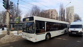 Автобус №90 переехал мужчину в Воронеже