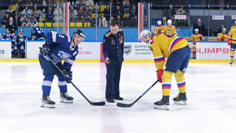 Герой России Иван Редкокашин вбросил шайбу в матче воронежского «Бурана»