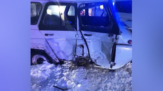 Под Воронежем микроавтобус врезался в «УАЗ»: пострадали 6 пассажиров