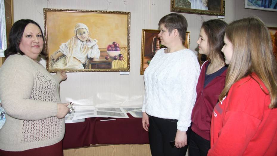В Боброве открылась первая выставка местной художницы