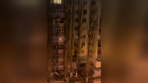 Очевидцы: в центре Воронежа мужчина упал с 8 этажа и выжил