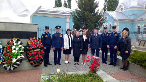 Воронежские депутаты почтили память защитников Отечества