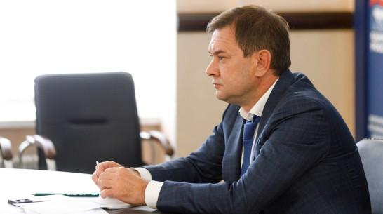 Председатель облдумы Владимир Нетесов помог воронежцам с решением вопросов ЖКХ и благоустройства