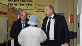 Представитель Минздрава проинспектировал медучреждения Павловского района