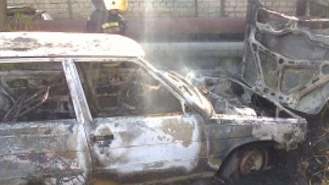 В Воронеже днем сгорел Volkswagen