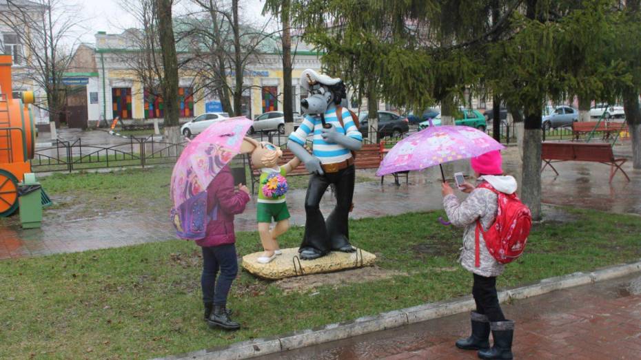 В скверах Борисоглебска установили скульптуры героев мультфильмов