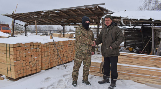 Лискинцы отправили в зону СВО стройматериалы, теплые вещи и блиндажные свечи