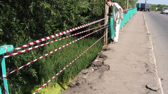 В результате ДТП мост через Осередь в Бутурлиновском районе лишился части перил