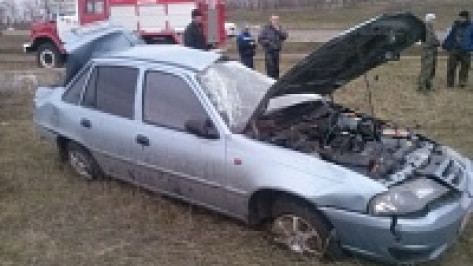 При опрокидывании «Нексии» в Воронежской области ранены два человека