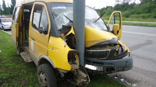 В  Лискинском районе «Газель» сбила опору линии электропередач