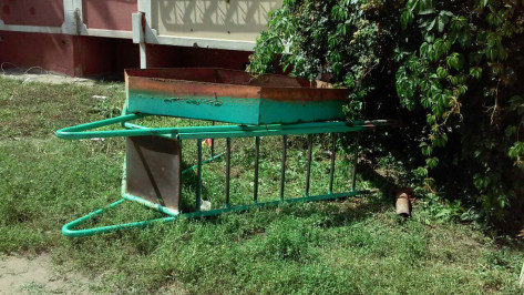 Воронежская УК демонтировала детскую горку после травмирования 4-летней девочки