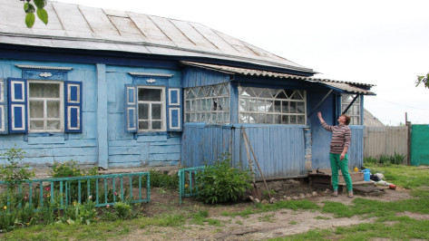 Семье погорельцев из петропавловского села Бычок помогли  купить дом