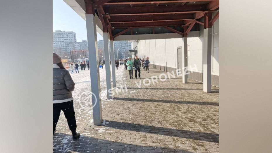 Воронежцев эвакуировали из ТРК «Арена» днем 24 января