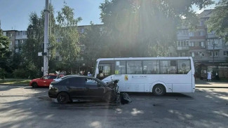 В Воронеже в массовом ДТП на Острогожском кольце пострадала 76-летняя пассажирка автобуса