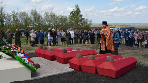 В Россошанском районе перезахоронили бойцов Красной Армии