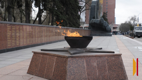 Вандала, осквернившего Вечный огонь на Памятнике Славы в Воронеже, отправили на психиатрическую экспертизу