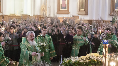 В Благовещенском соборе Воронежа прошли богослужения накануне Вербного воскресенья