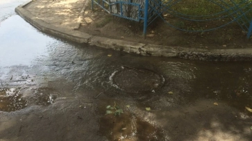 Воронежцы пожаловались на прорыв канализации на улице 9 Января