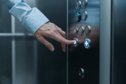 Лифты в 71 многоэтажке заменят в Воронеже и Нововоронеже