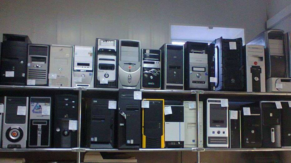 Полиция нашла компьютеры с пиратским Windows в магазине в Воронежской области