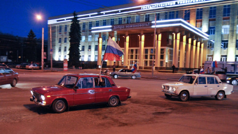 В Воронеже прошел автопробег в поддержку Крыма