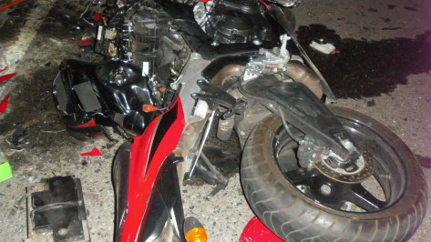 Два парня разбились в Воронеже при столкновении мотоциклов