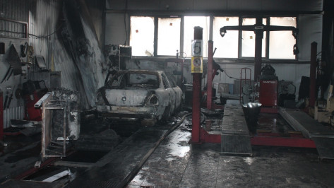 Автосалон предоставил видео самовозгорания автомобиля в Воронежской области