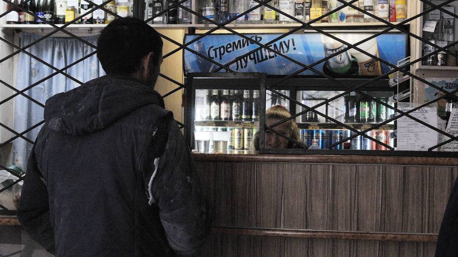 Воронежцев призвали сообщать о местах нелегальной продажи спиртного