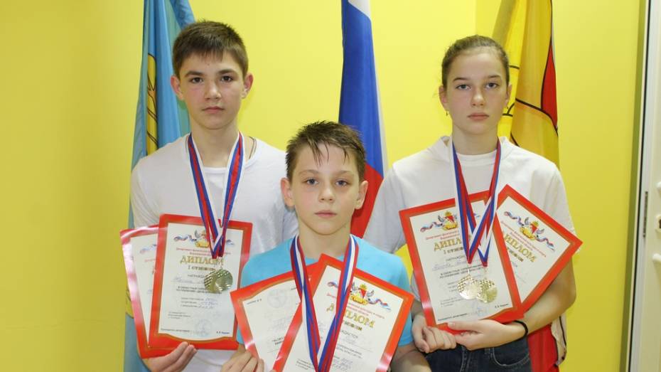 Хохольские пловцы выиграли 6 золотых медалей на областном турнире «День брассиста»